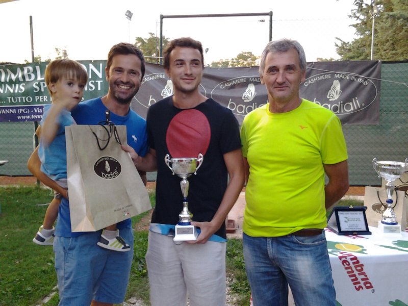 ilvincitoredeglincgiacomomartinipremiatodallosponsorleonardomazzocchioesergioranucci.jpg